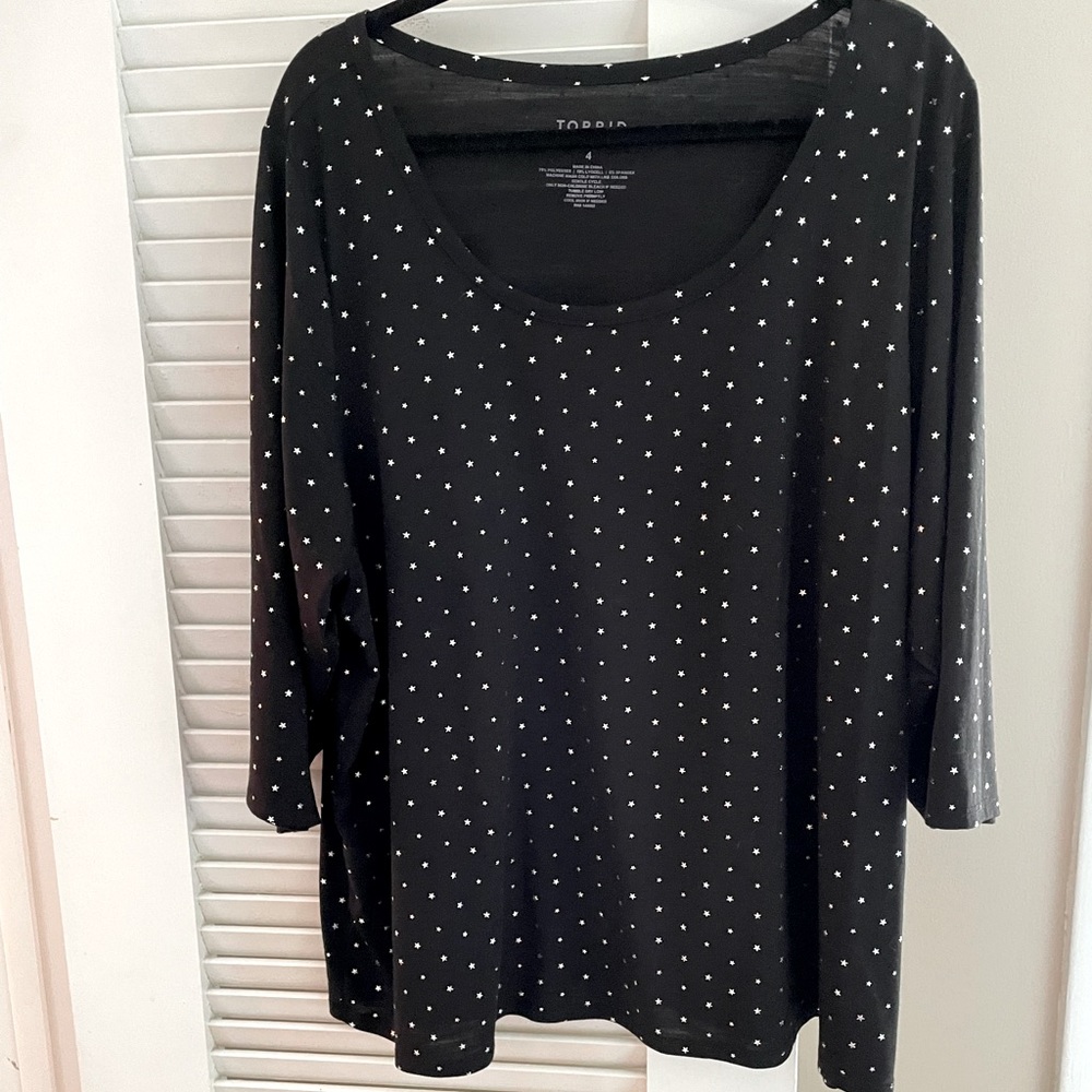 New without tag-Torrid 3/4 length sleeve black top with silver stars